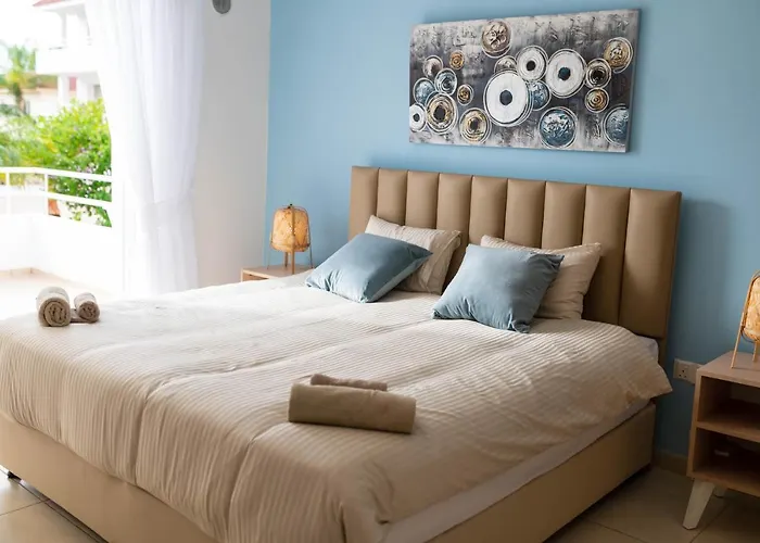 Narcissos 'nissi Beach' C2