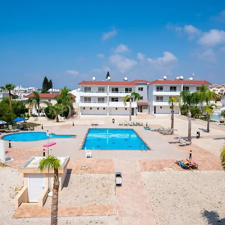 Narcissos 'nissi Beach' C2 *