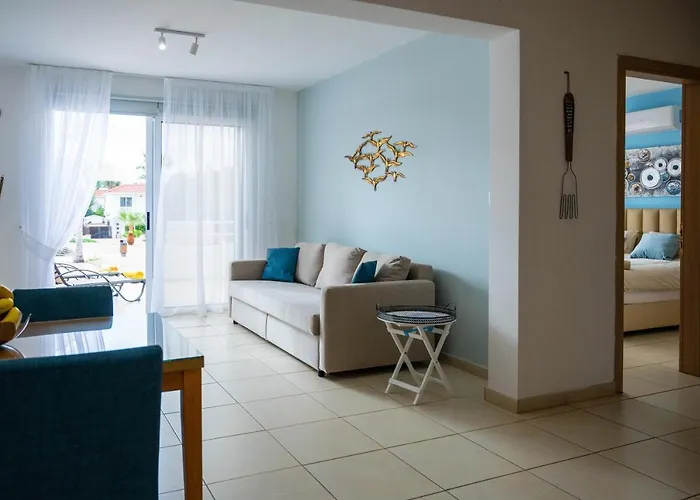 Narcissos 'nissi Beach' C2