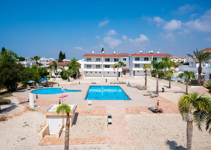 Narcissos 'nissi Beach' C2 *